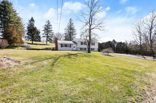 31 Lanthorne Rd, Upper Stepney, CT 06468-1728