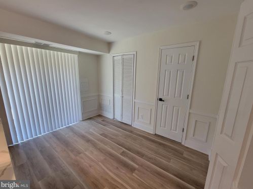 11893 Academy Rd, Philadelphia, PA 19154-2674