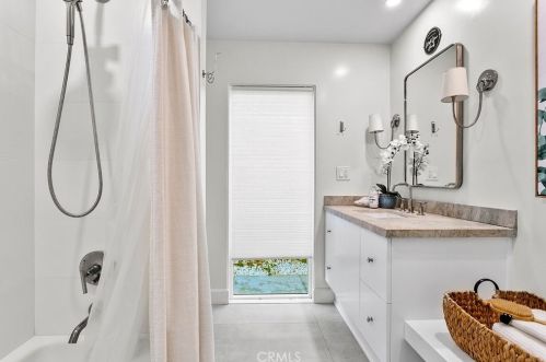 17089 Westport Dr, Huntington Beach CA  92649-4246 exterior