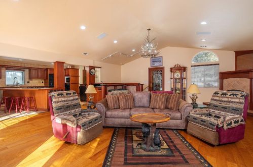 10140 Olympic Blvd, Truckee CA  96161-1701 exterior