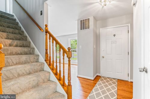 10014 Downeys Wood Ct, Springfield VA  22015-2730 exterior