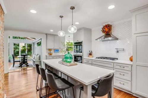 7290 Hunters Br Dr, Atlanta GA  30328-1719 exterior