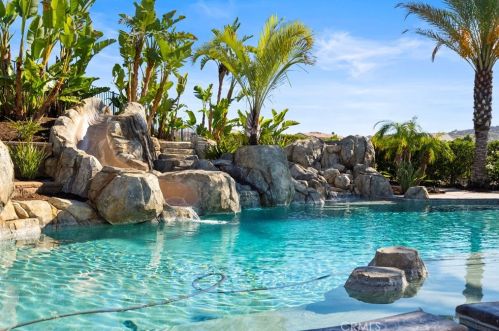 7756 Kingdom Dr, Riverside CA  92506 exterior