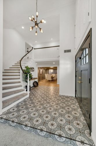 900 White Pine Ct, Calabasas, CA 91377-4769