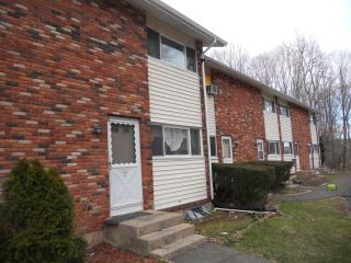 1141 Waterbury Rd, Cheshire CT  06410-1952 exterior