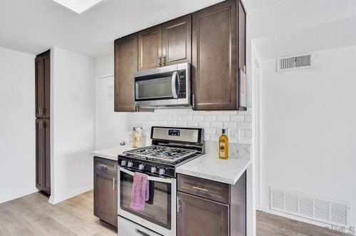 1211 Mariposa Ct, Vista CA  92084-3445 exterior
