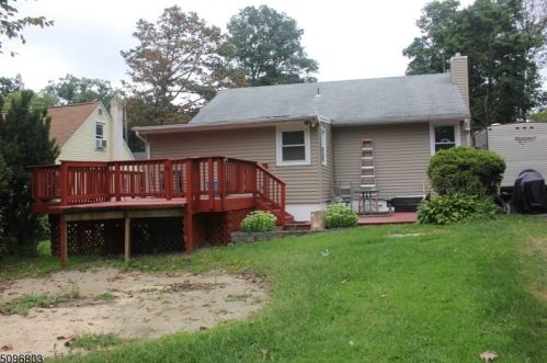 3 Brookside Rd, Netcong, NJ 07857-1403