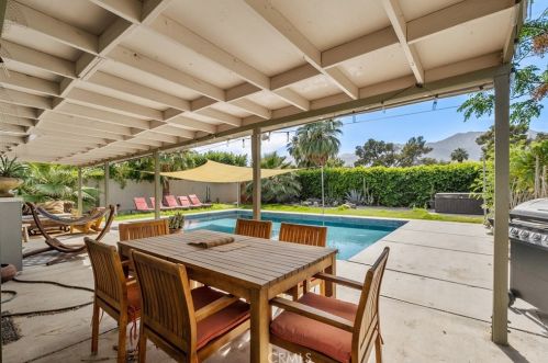 2015 Lawrence St, Palm Springs, CA 92264-6214
