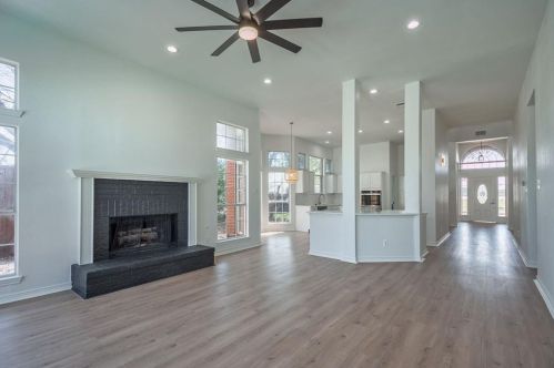 2502 Crosslands Dr, Garland TX  75040-3839 exterior