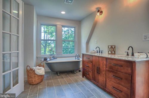 1604 Pine Rd, Carlisle PA  17015-9324 exterior