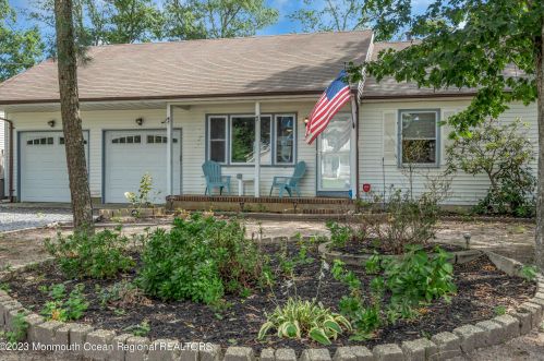 13 Nautilus Blvd, Lacey, NJ 08731-1707