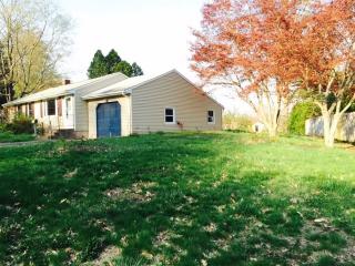 5 Shelley St, Cromwell, CT 06416-1905