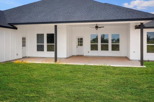 620 Longhorn Trl, Angleton TX 77515-9623 exterior