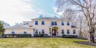 3 Blueberry Ln, Leonardo, NJ 07737-1804