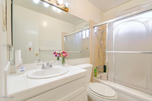 4245 Adam Rd, Simi Valley CA 93063-2341 exterior