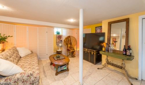 70 Hillcrest Rd, Maplewood NJ  07040-1605 exterior