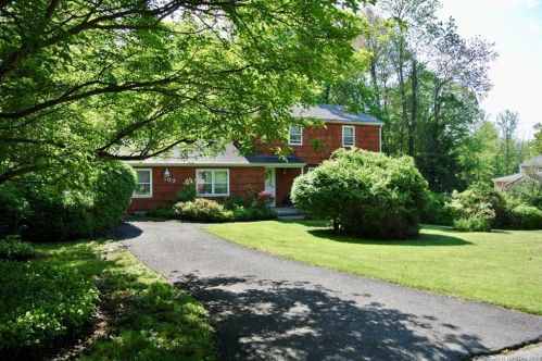 107 Harvester Rd, Upper Stepney, CT 06468-1721