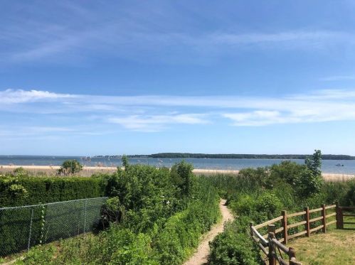 12 Pevear Ave, Warwick, RI 02886-9023