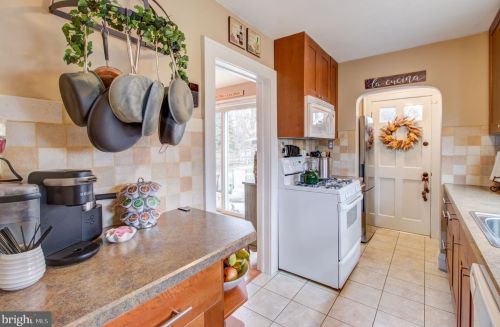 168 Hamilton Ave, Trenton NJ  08619-2427 exterior