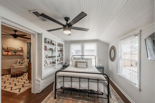 2410 Kenley St, Fort Worth TX  76107-4924 exterior