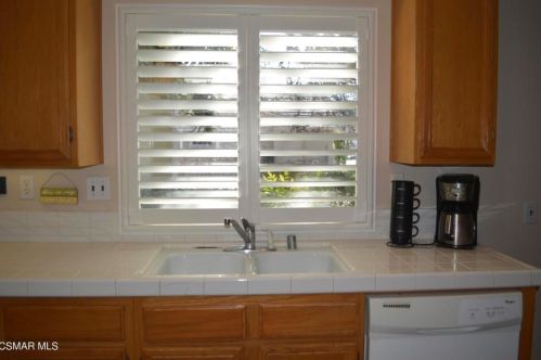 2040 Freesia Ave, Simi Valley CA  93063-3534 exterior