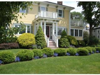 93 Concord St, Nashua, NH 03064-1964