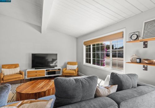 2245 Krueger Dr, Concord CA  94520-1750 exterior