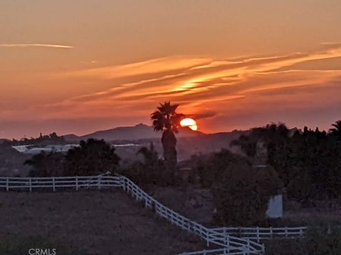 18477 Hollowtree Ln, Riverside CA  92504-9467 exterior