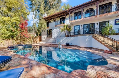 1664 Las Flores Dr, Glendale CA  91207-1200 exterior