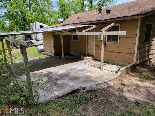 154 Pine Cir, Lagrange, GA 30241-2532
