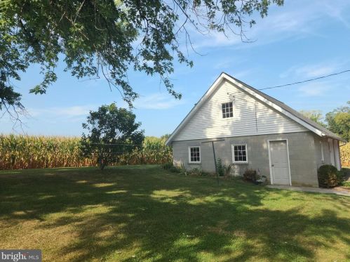 750 Summit Dr, Lancaster PA  17601-1152 exterior