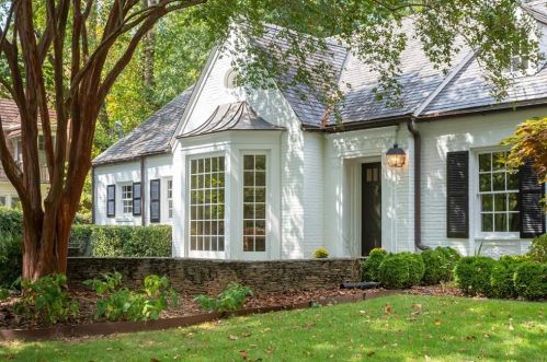 453 Manor Ridge Dr, Atlanta GA  30305-3509 exterior