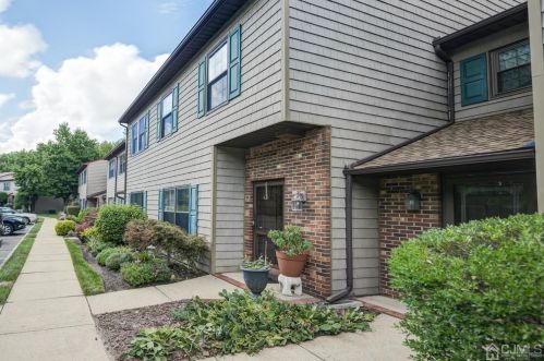 81 Pheasant Run, Edison, NJ 08820-2941
