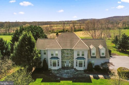41871 Raspberry Dr, Leesburg, VA 20176-6250