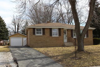 448 Park Ave, Bradley, IL 60915-1944