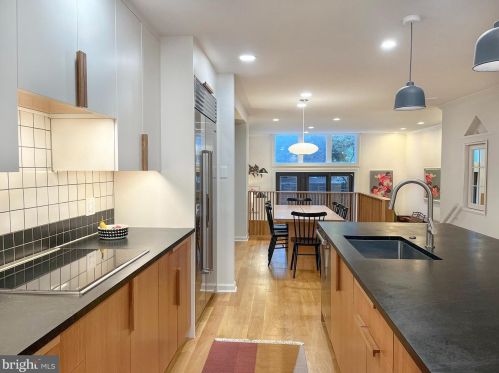 637 Lombard St, Philadelphia PA  19147-1416 exterior