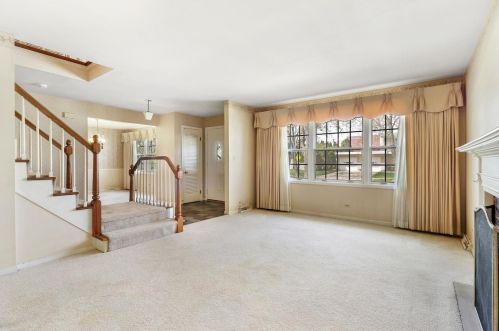 459 Willow Wood Dr, Palatine, IL 60074-3831