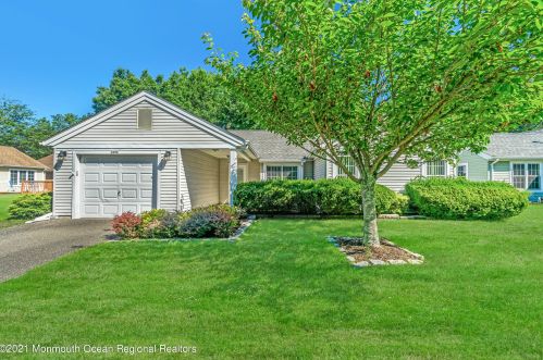 1692 Joffre Rd, Lacey, NJ 08731-5626