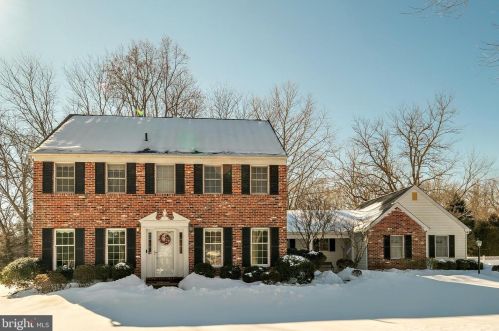 15 Riverview Dr, Trenton, NJ 08628-2617