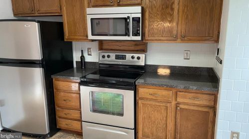 11956 Holly View Dr, Woodbridge VA  22192-1040 exterior