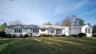 2 Stanley Dr, Trenton, NJ 08691-1132