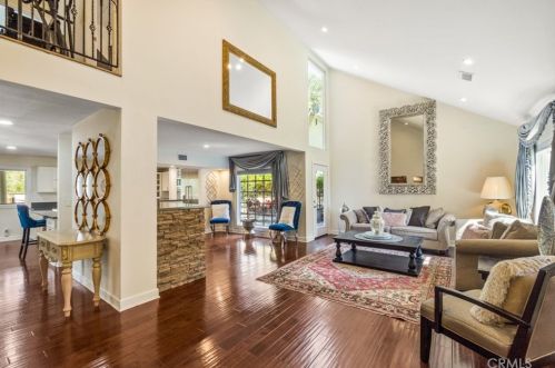 370 Yorkshire Cir, Anaheim CA 92808-1313 exterior