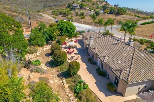 2021 Pleasant Heights Dr, Vista CA  92084-2844 exterior