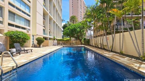 555 University Ave, Honolulu HI  96826-5003 exterior