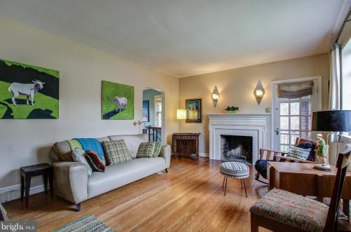 10004 Rogart Rd, Silver Spring, MD 20901-2327