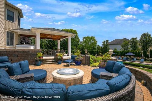 15 Pegasus Dr, Tinton Falls NJ 07724-2875 exterior