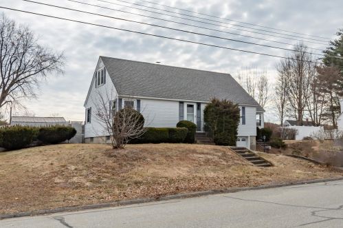 20 Fox Meadow Rd, Nashua, NH 03060-4326