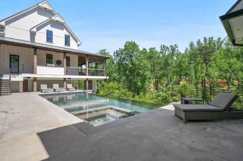 5400 Lake Forrest Dr, Atlanta, GA 30342-1920