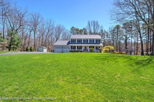 15 Woods Rd, Plumsted Township, NJ 08533-2722