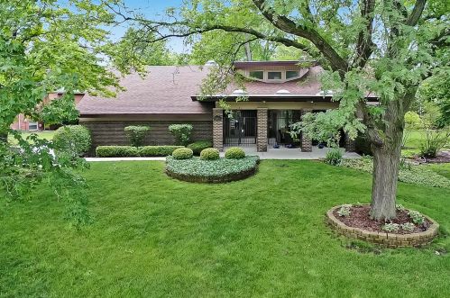141 Carriage Way Dr, Willowbrook, IL 60527-5728